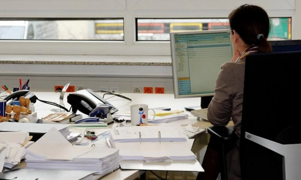Εργαζόμενοι: Εξοντωτικές οι νέες ποινές για τους ανεμβολίαστους - Μέχρι και στέρηση μισθού